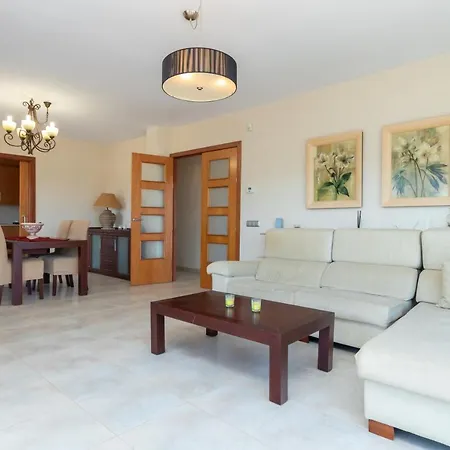 Elodia Villa *