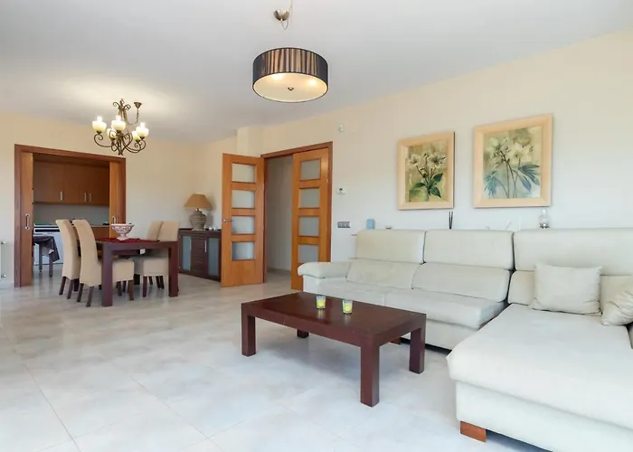 Elodia Villa *