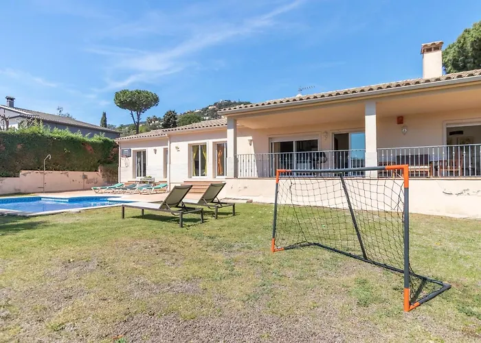 Elodia Villa *